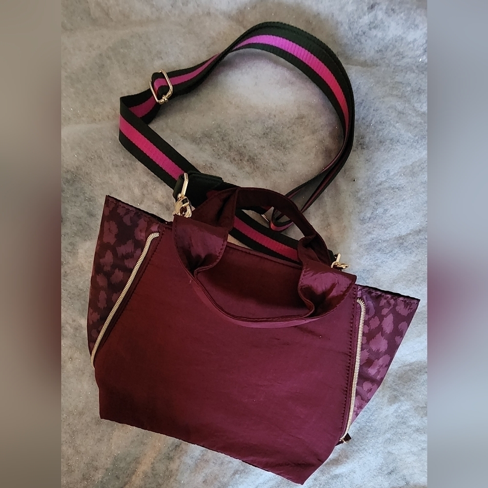 Stella & Dot You Do You versatile Crossbody Maroon Animal Print Purse/Handbag